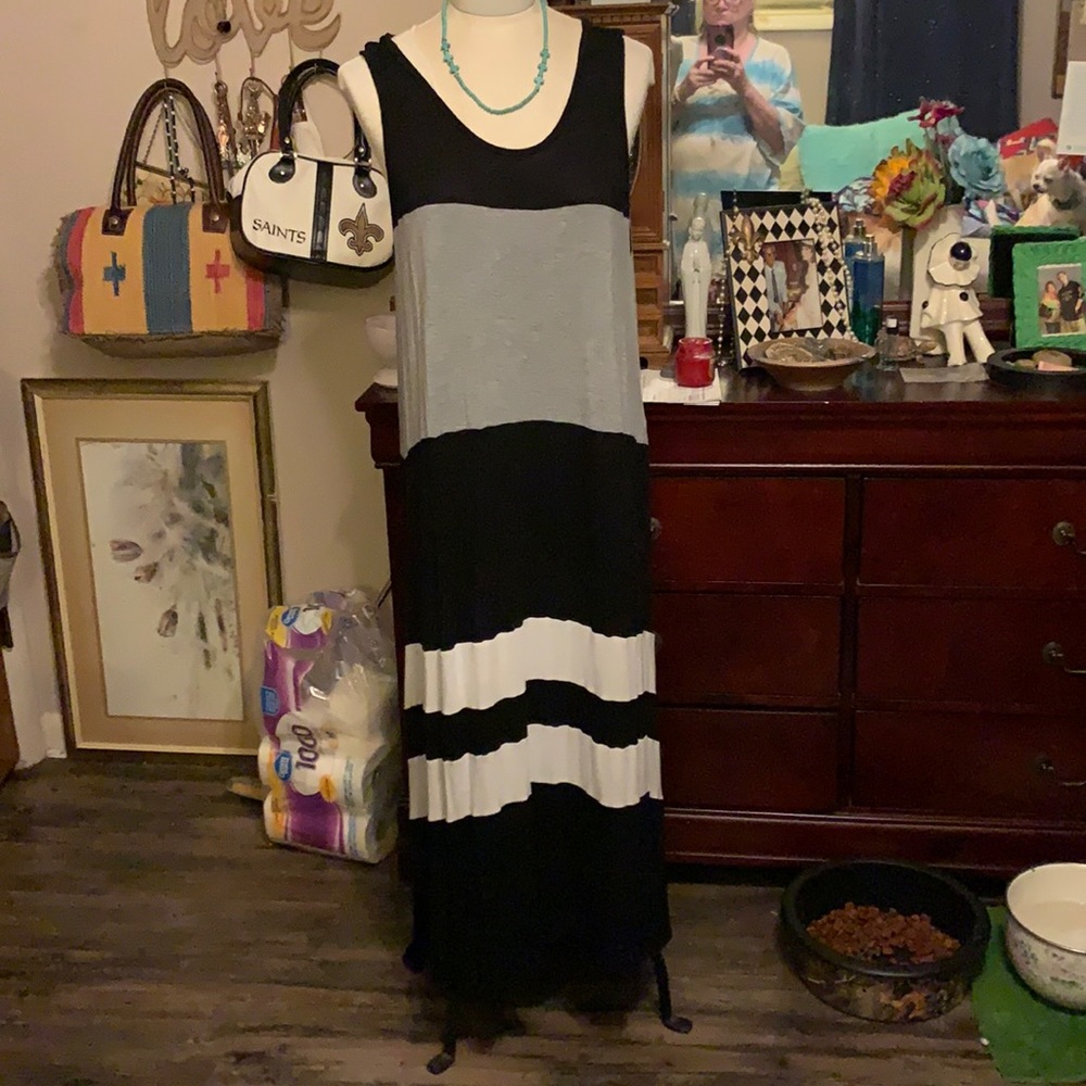 Simply Vera Wang midi dress